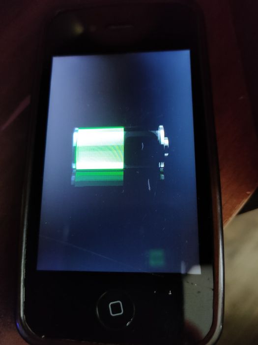 Продам телефон айфон 4