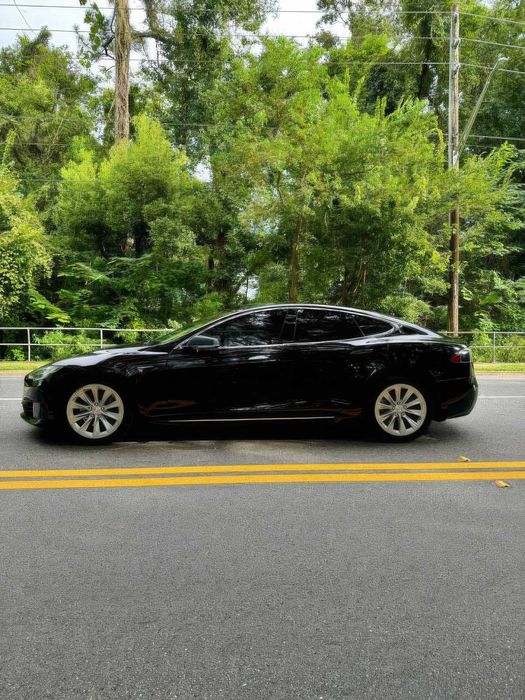 Tesla Model S      2017