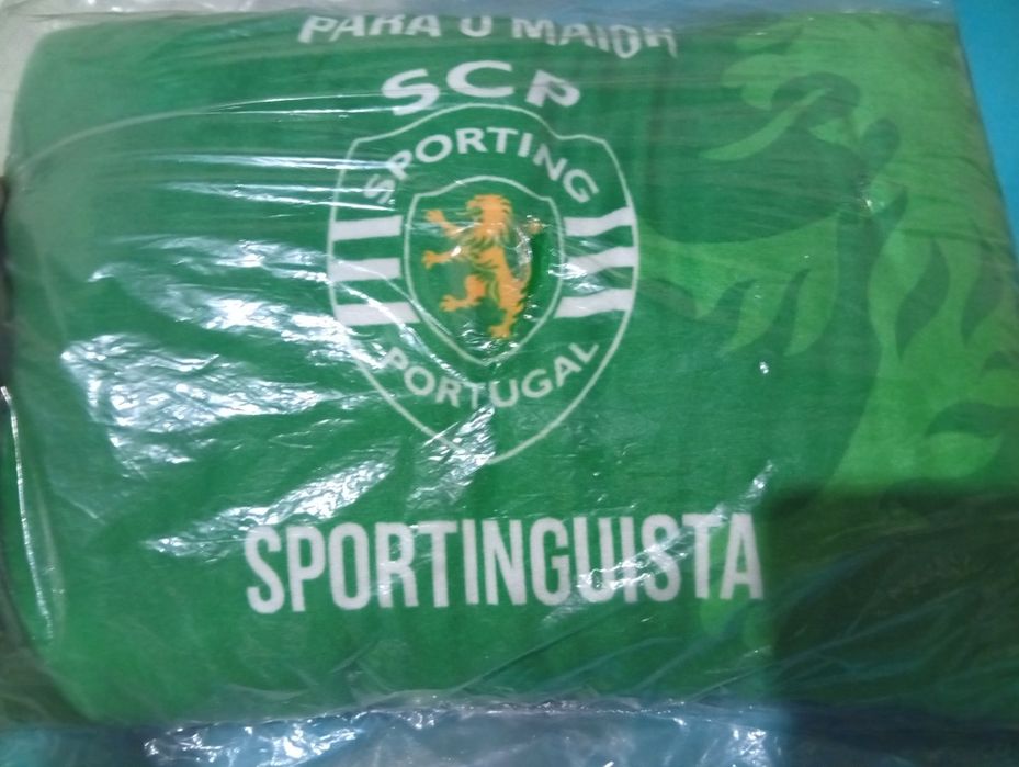 Camisolas , canecas , almofadas e copos do Sporting
