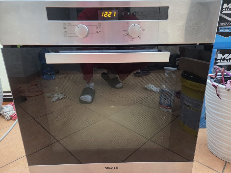 Sprzedam piekarnik Miele