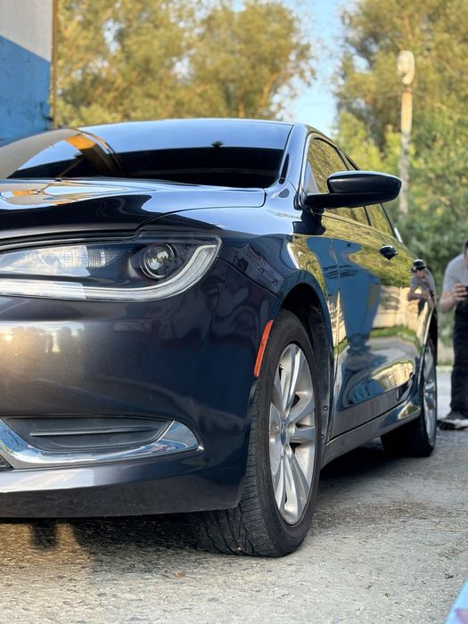 Автомобіль 2015 року Chysler 200