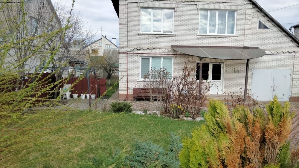 Продаж чудового будинку на заріччі