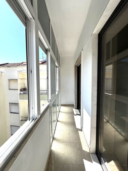 Quarto - com varanda, boa localização, equipado