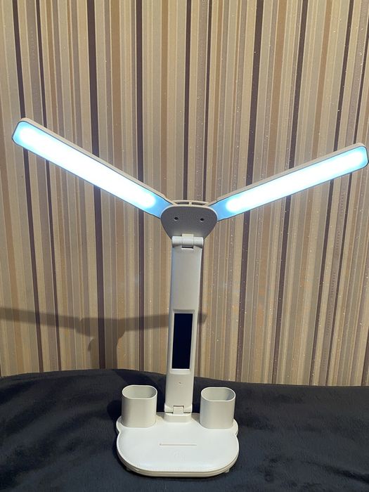 Настільна LED лампа акумуляторна