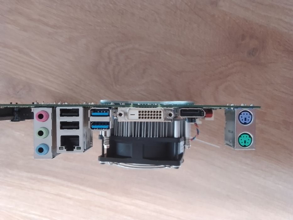 Sprzedam płytę główną Fujitsu d3400-A11 GS4