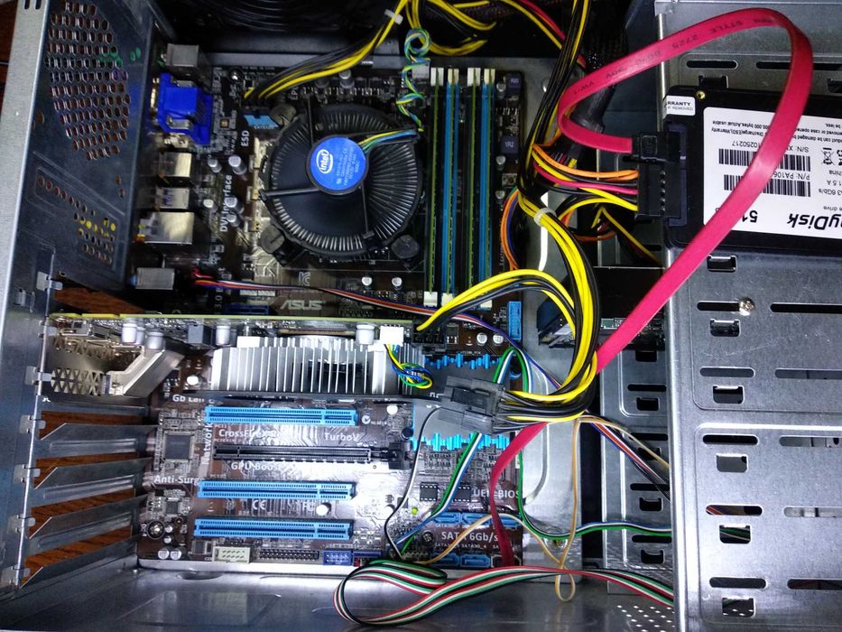 Материнская плата Asus P8B75-V (s1155, Intel B75, PCI-Ex16) рабочая + могу доукомплектовать