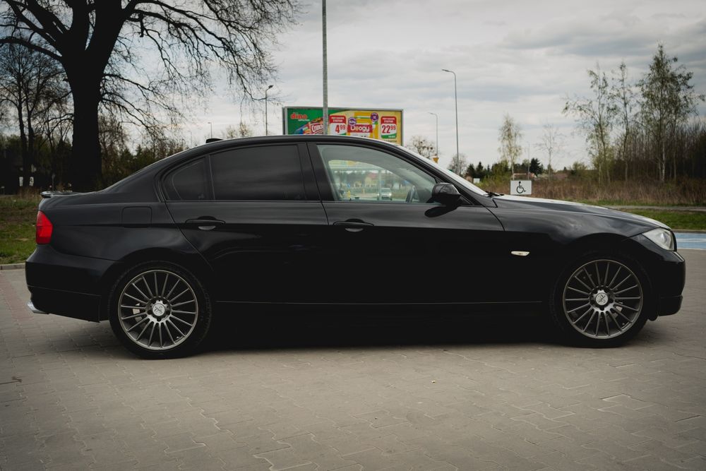 BMW E90 320i zadbana