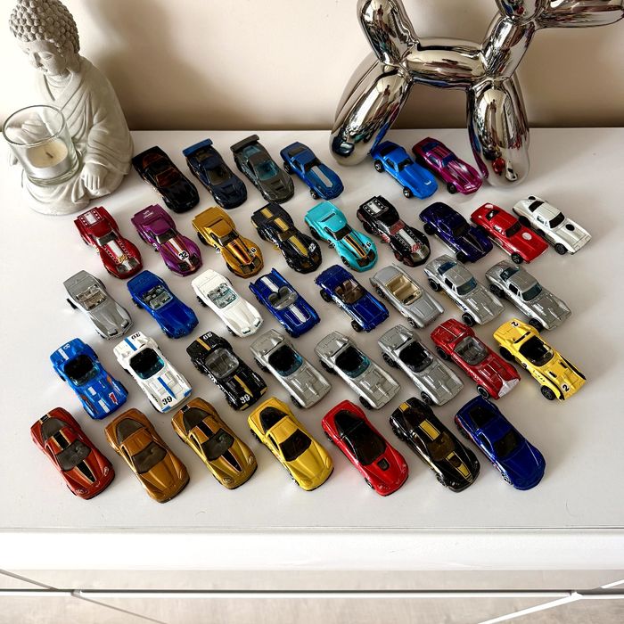 Hot Wheels DMC, Dodge, Camaro, Corvette,  Pontiac,  Volt, Mastretta