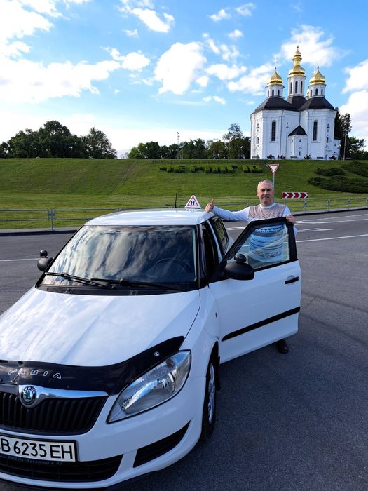 Iнструктор з керування автомобiлем