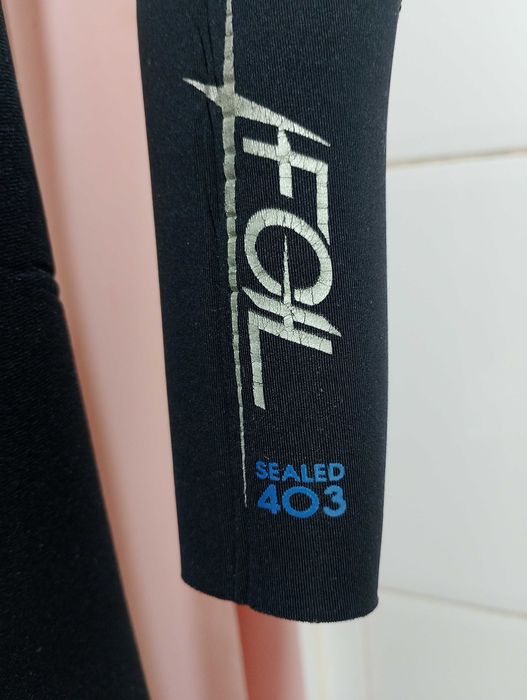 Fato de surf 4.3 como novo