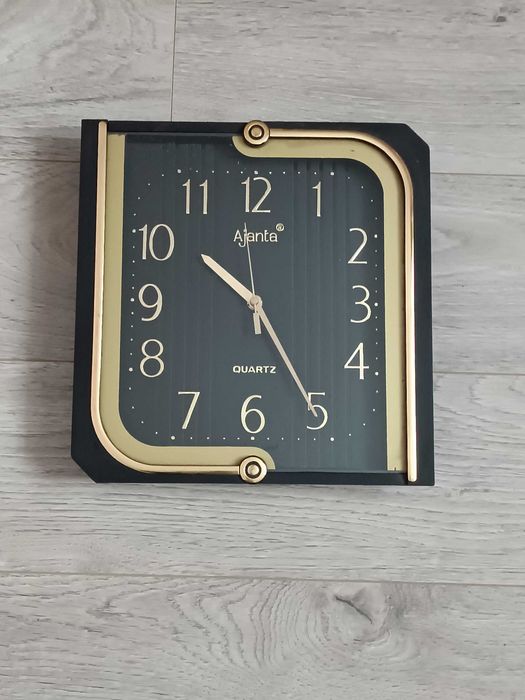 Годинник настінний