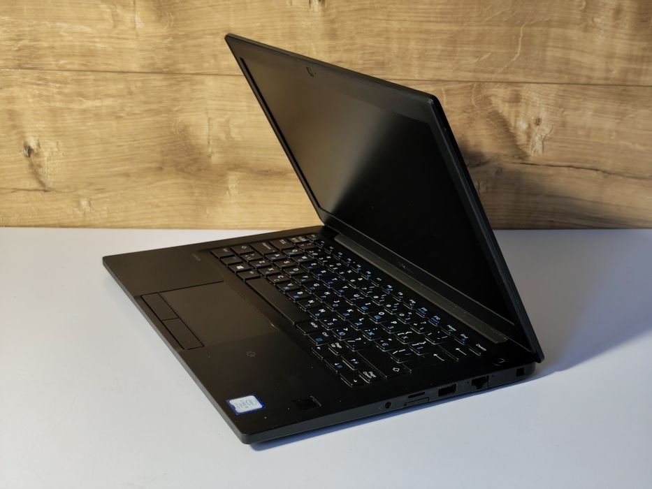 Компактний та потужний Dell 12.5" FHD ips/Core i5/8 ОЗП/256 SSD