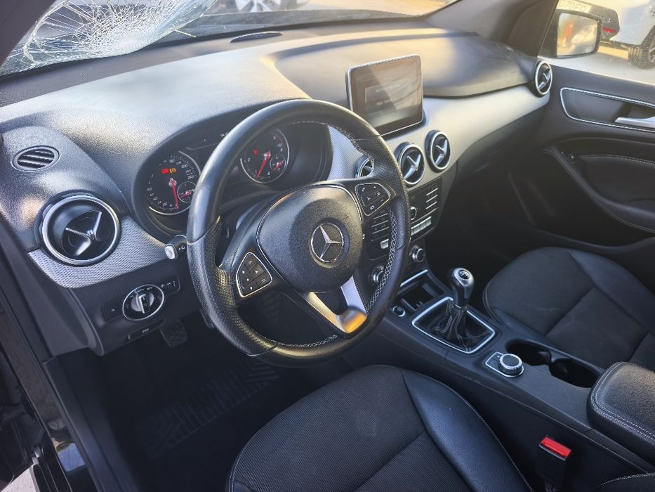 Mercedes  B 180 sinistrado