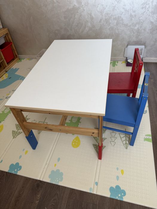 Набір Стіл і 2 стільця (дитячі меблі) Ікеа