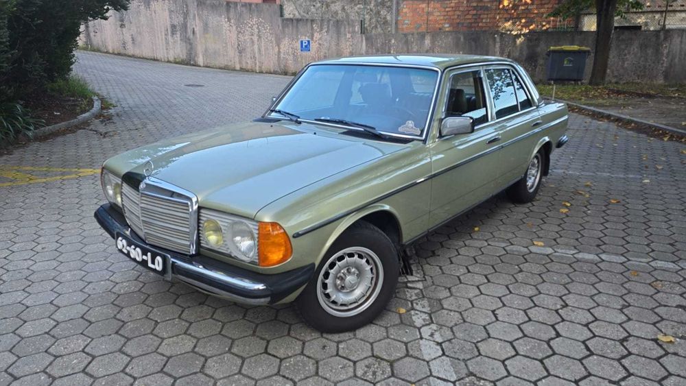 Mercedes 300 D W123 Irrepreensível e original (5 velocidades e A/C)