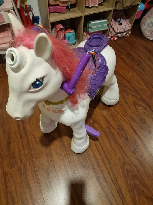 Unicórnio a bateria para menina