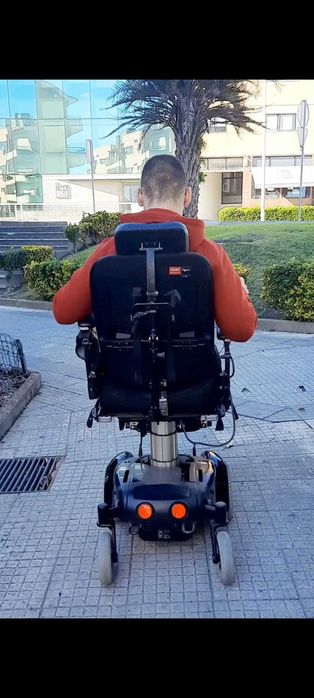 Cadeira de Rodas Elétrica