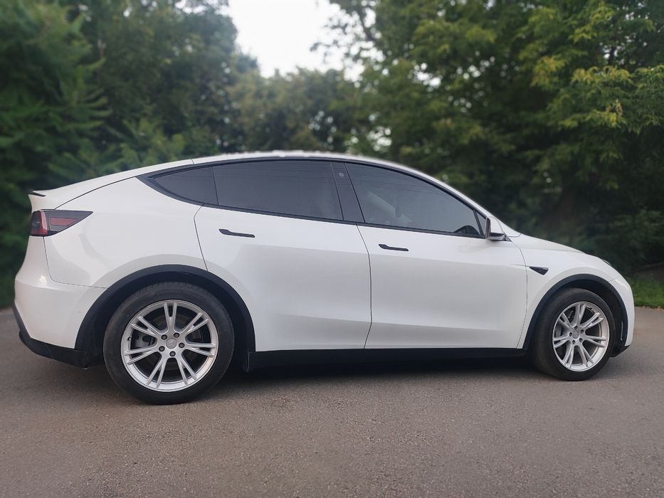Tesla Model Y 21 р. 82 кВ. Київ