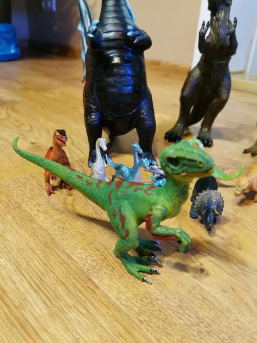 2 dinozaury schleich i 10 innych