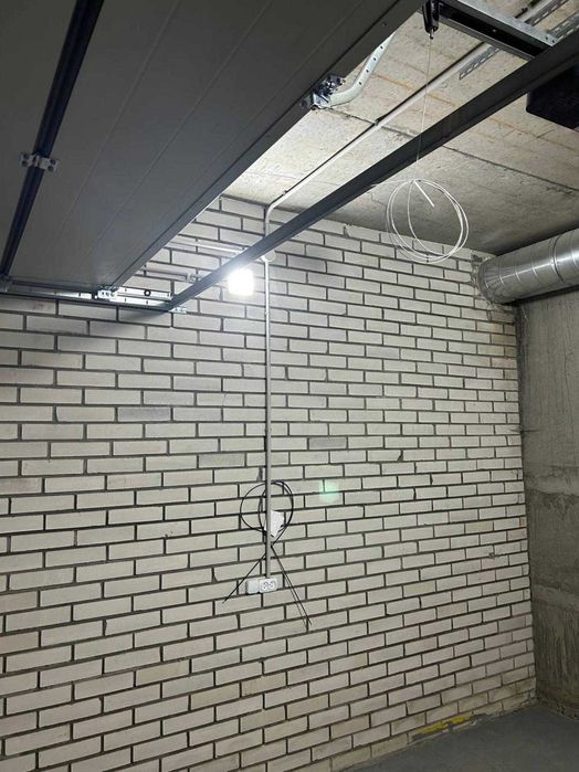 Продаж Гаража Озерна вул. Кармелюка 3в новобудова Агора з ремонтом 20м