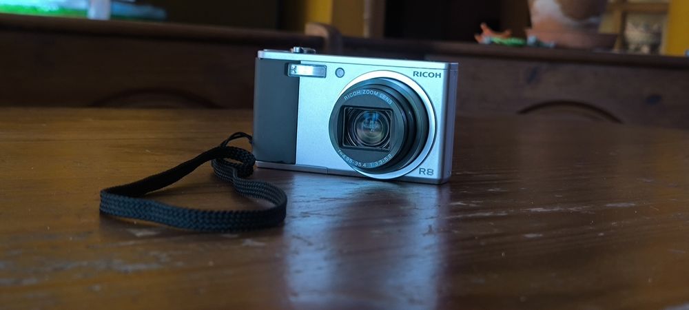 Câmera Digital - Ricoh R8