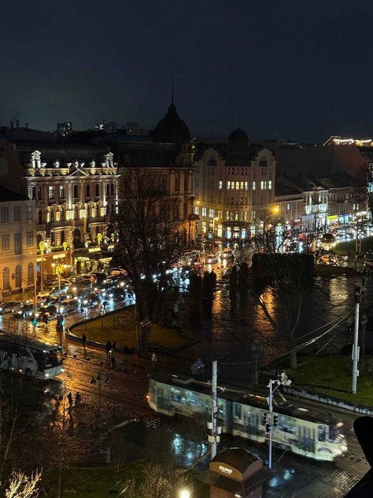 Апартаменти з балконом в центрі до 6 осіб на пр. Свободи