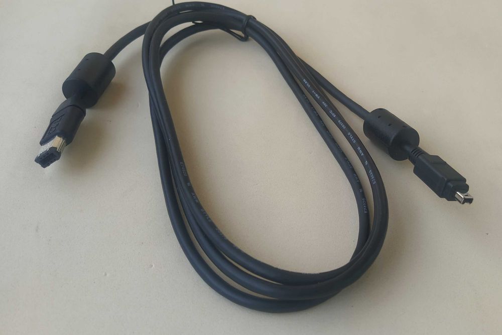Cabo FireWire 400 (IEEE 1394) -conetor de 6 Pinos para 4 Pinos) com filtros - 1,8 m - Novo