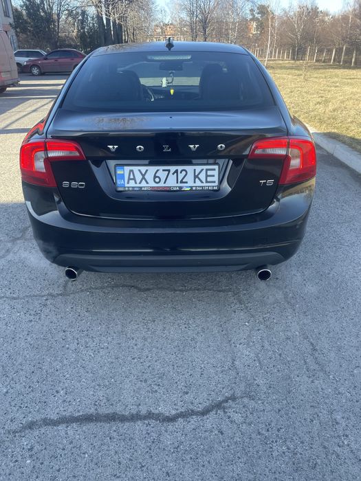 Автомобиль Volvo s60 2,5т