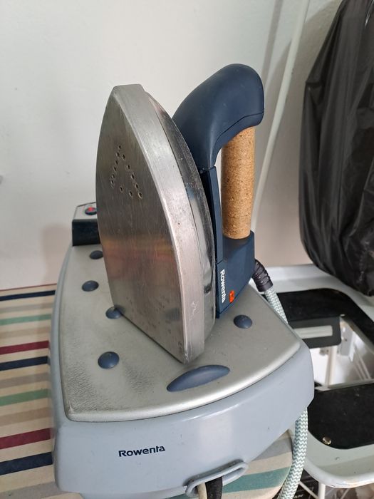 Ferro de engomar c/caldeira Rowenta