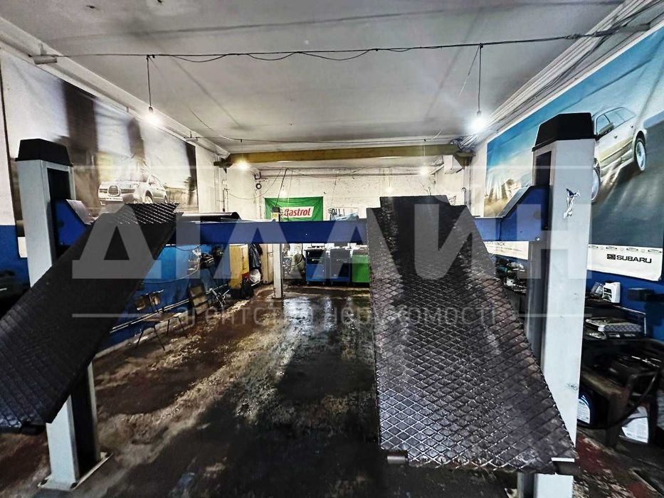 СТО та Автомагазин на інтенсивному трафіку, поряд із трасою М-18.