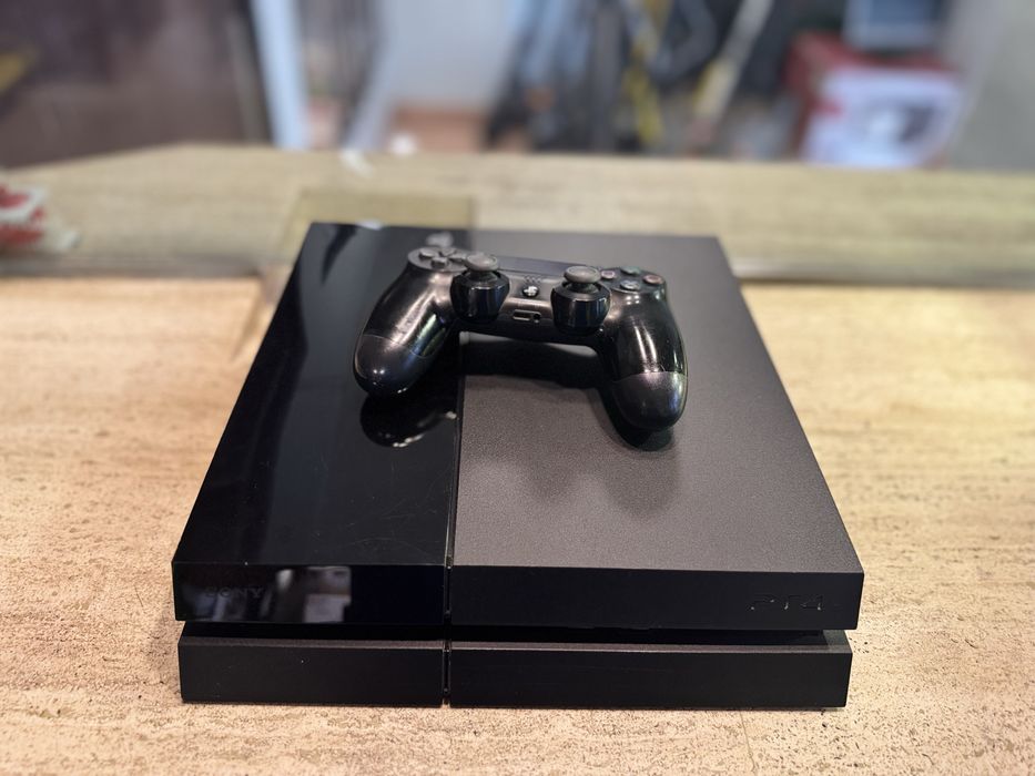 Konsola PS4 plus gra na płycie