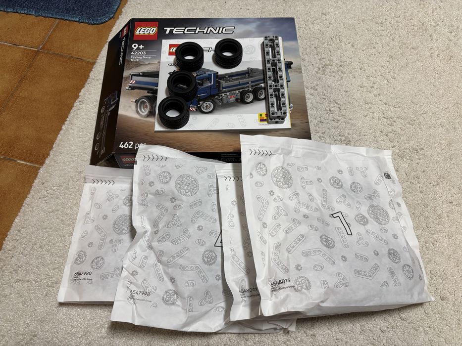 LEGO Technic Camião Basculante Inclinável - 42203