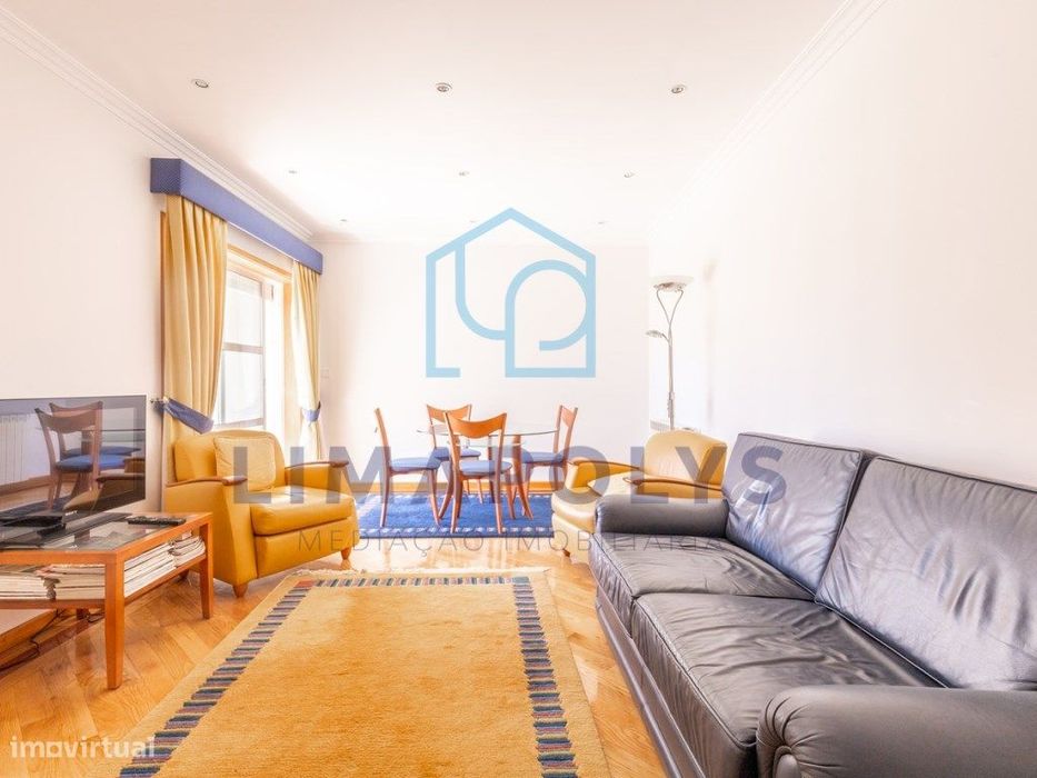 Apartamento T2 com lugar de garagem na praia da Amorosa