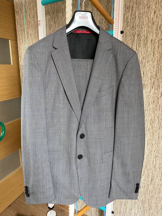 Стильний чоловічий костюм Hugo boss