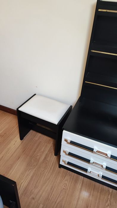 Mobília completa em branco de extrema qualidade