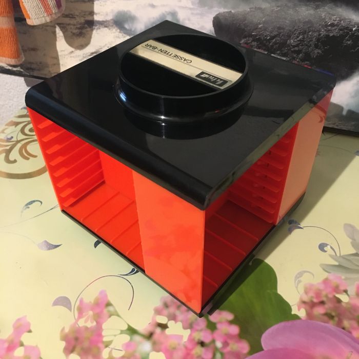 Box do kaset audio marki SONOVOX, model Sono-Bar.