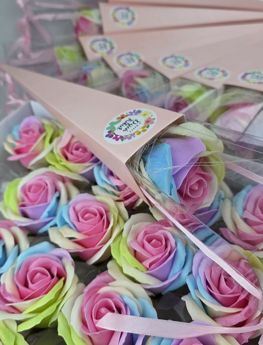 Zestaw tęczowych róż mydlanych