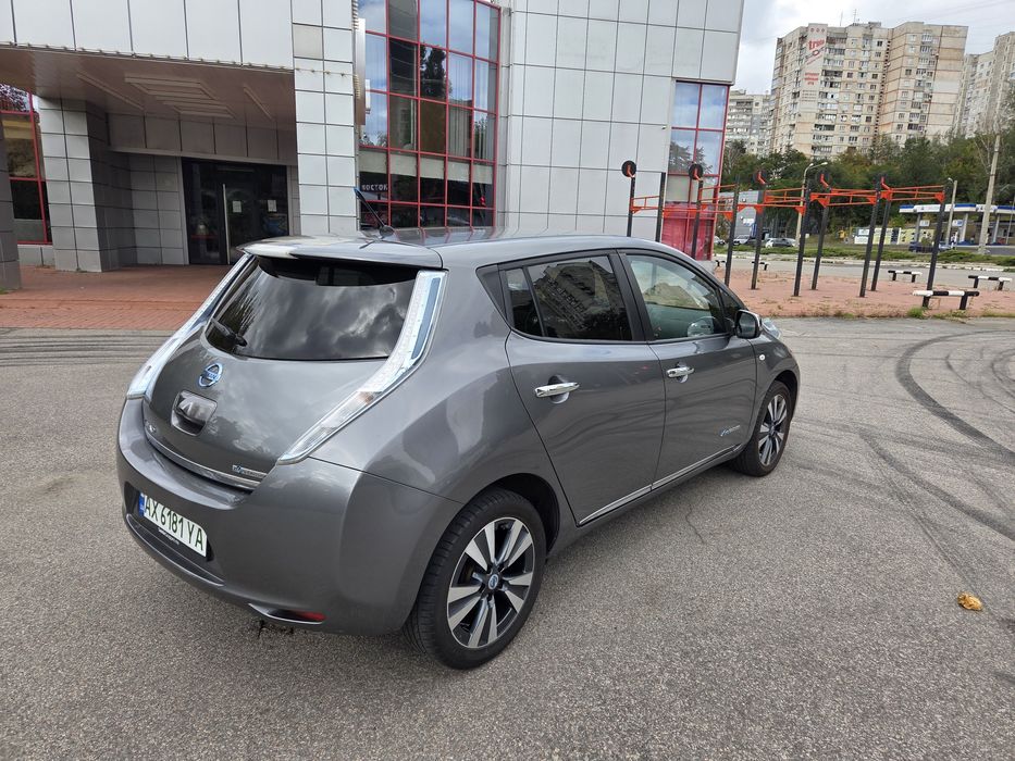 Аренда авто Nissan Leaf