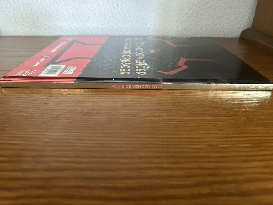 Caderneta Panini “Fome de Vencer 2022” – Capa Dura | Nova e Completa