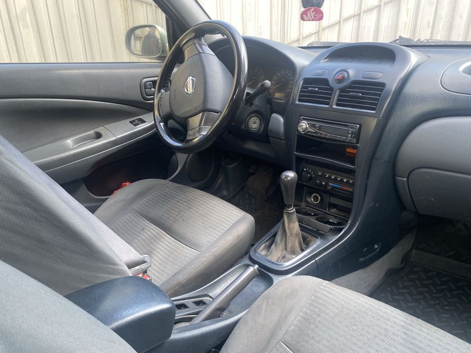 Машина Нисан Альмера