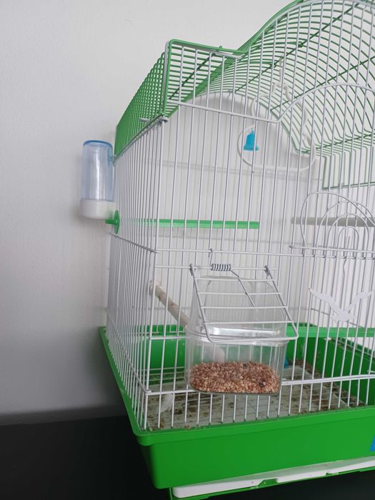 Gaiola passaro semi nova. Entrego na zona da povoa e arredores