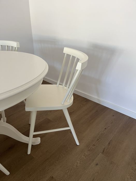 Mesa e cadeiras madeira maciça para si!