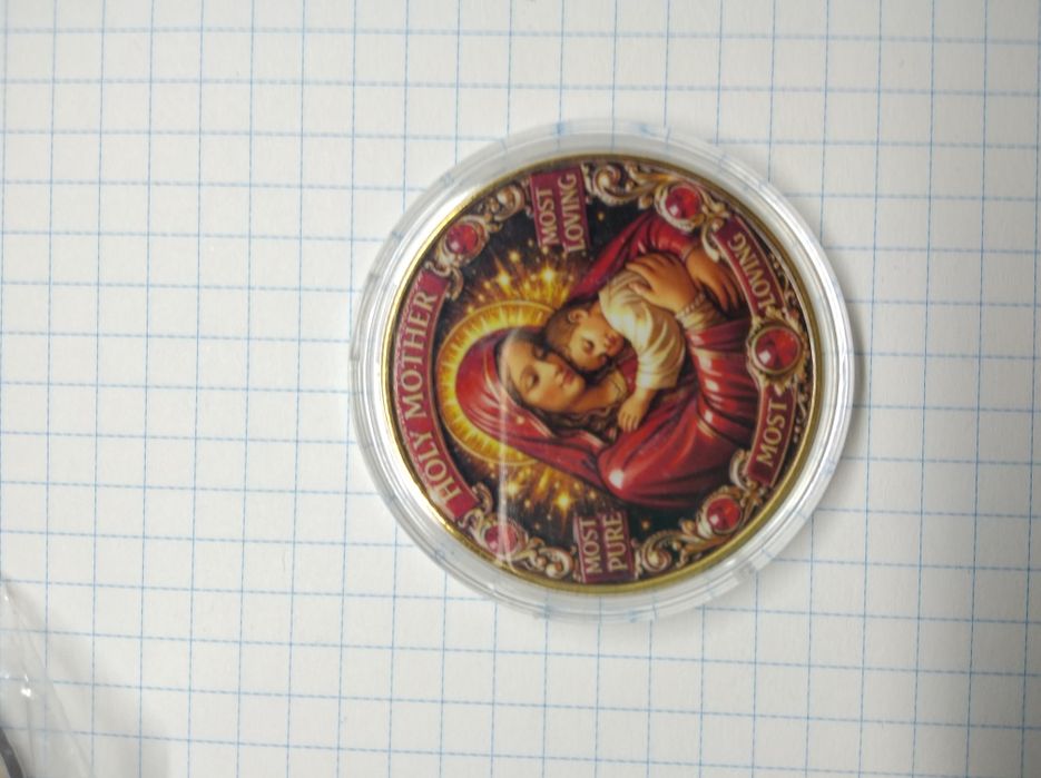 Сувенірні металеві монети в капсулах