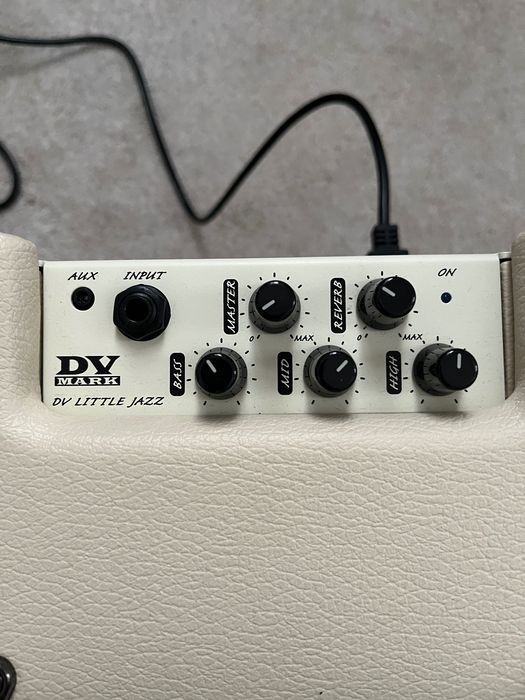 Amplificador Guitarra DV MARK Jazz 12