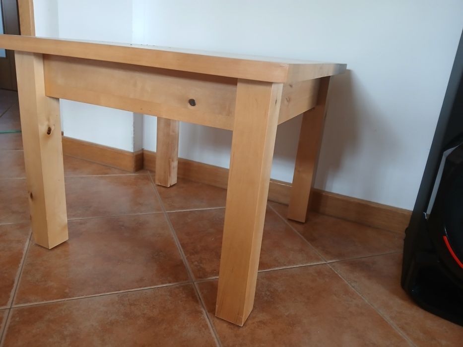 Mesa de apoio do IKEA em madeira maciça