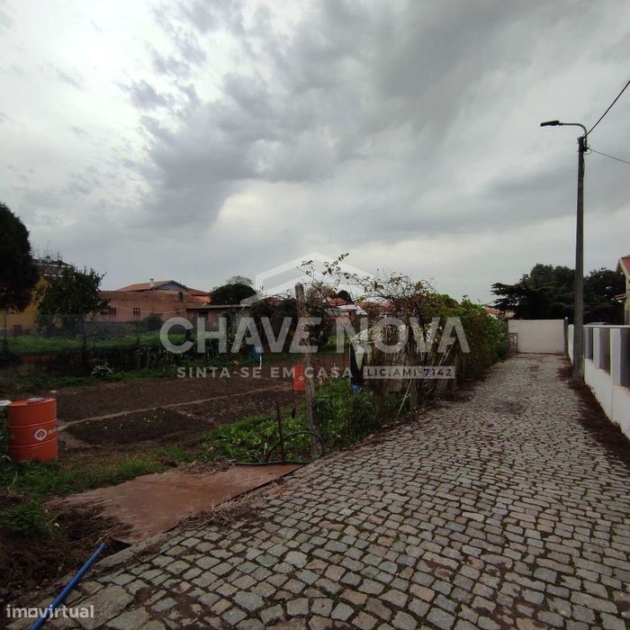 Lote c/Projeto Aprovado p/ 5 Moradias em Canelas