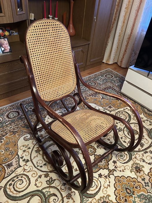 Zabytkowy fotel bujany BJ-9816 wypłot fameg