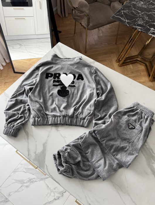 Жіночий спортивний костюм, стильний та зручний, утеплений флісом