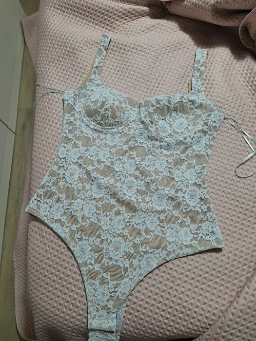 Body azul rendado