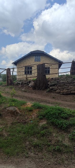 Будинок на березі річки Дністер